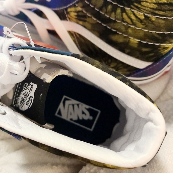 Vans - Picture 3 of 6